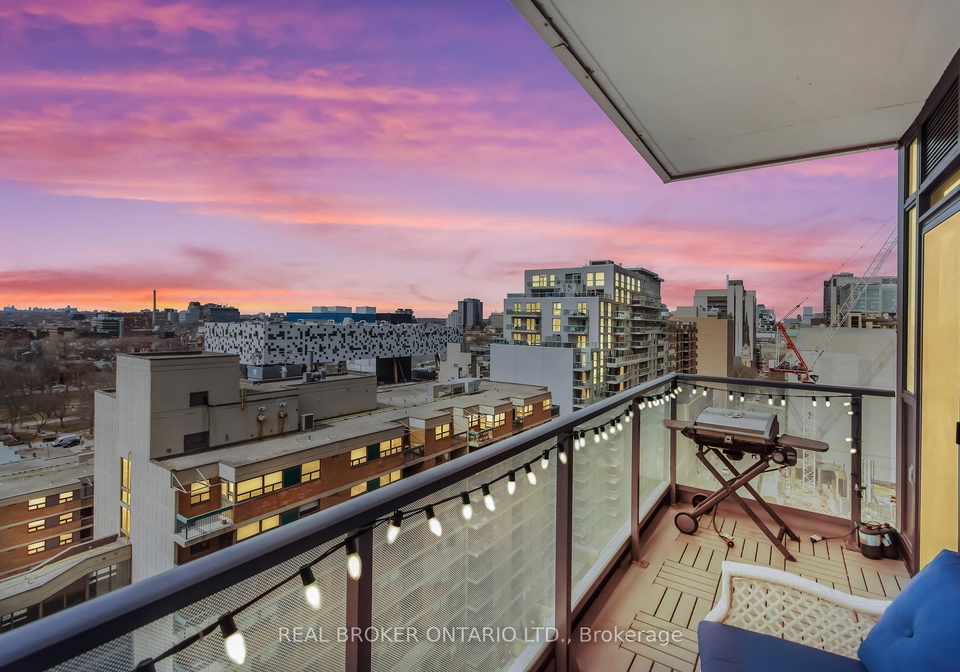 210-simcoe-street-toronto-ontario-c12149001
