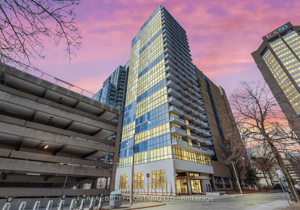 210-simcoe-street-toronto-ontario-c12149001