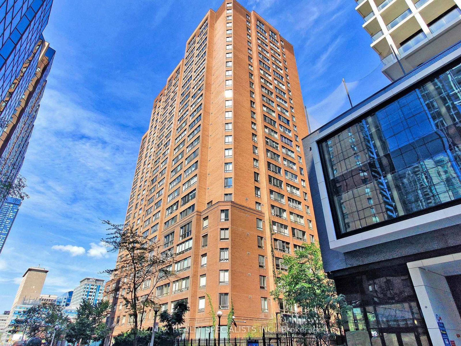 633-bay-street-toronto-ontario-c12155797