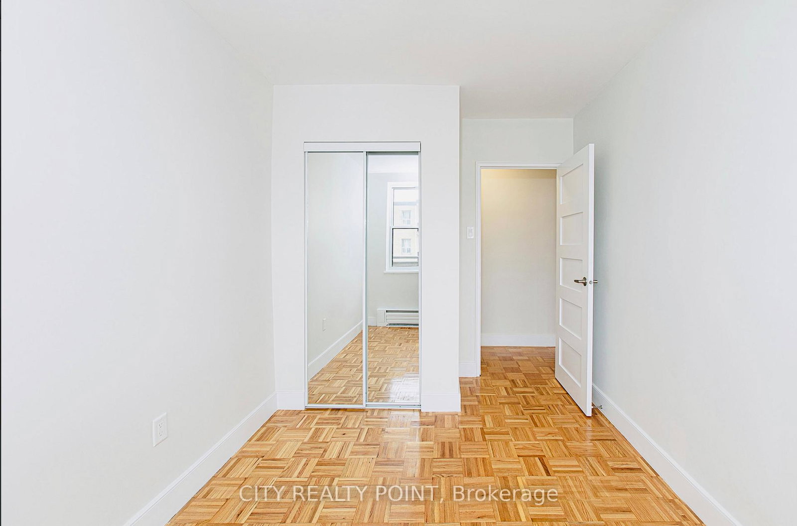 2-grandstand-place-east-york-ontario-c12155991