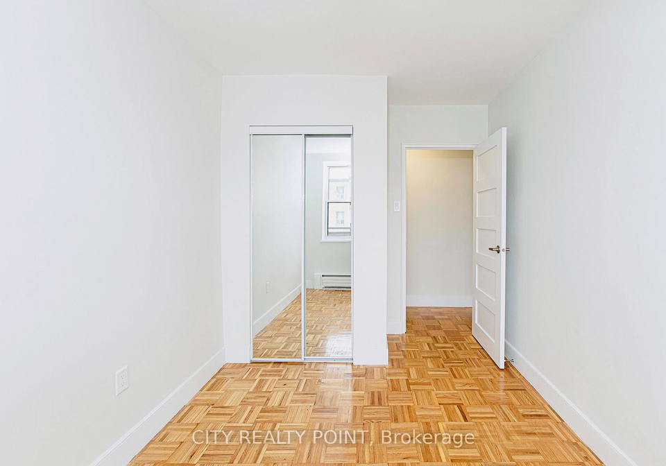 2-grandstand-place-east-york-ontario-c12155991