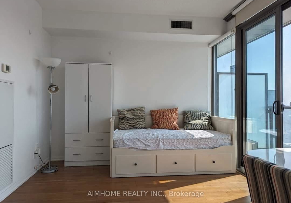 832-bay-street-toronto-ontario-c12156228