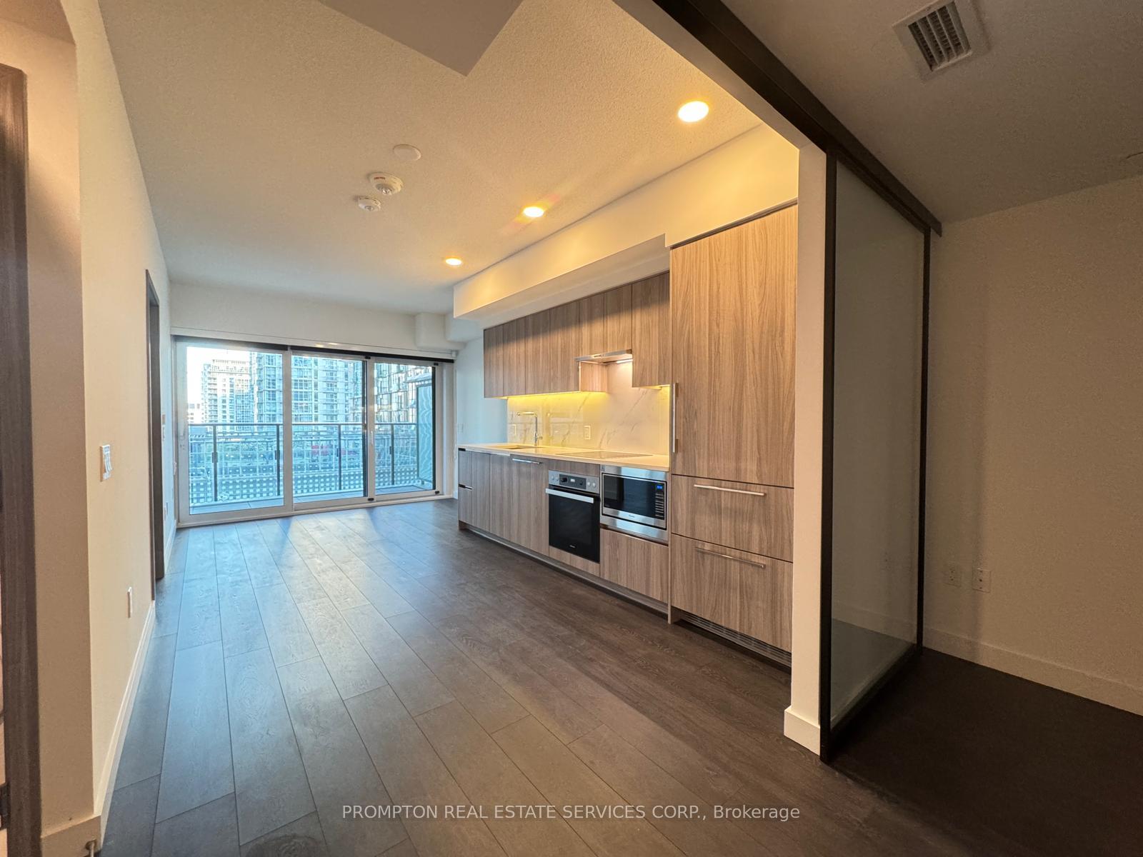 1-concord-cityplace-way-toronto-ontario-c12156845