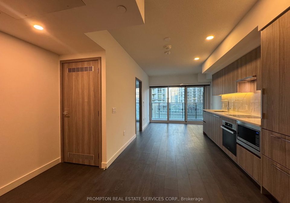 1-concord-cityplace-way-toronto-ontario-c12156845