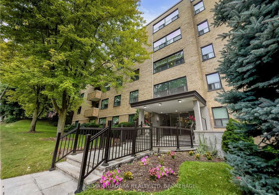 2-ridelle-avenue-toronto-ontario-c12159733
