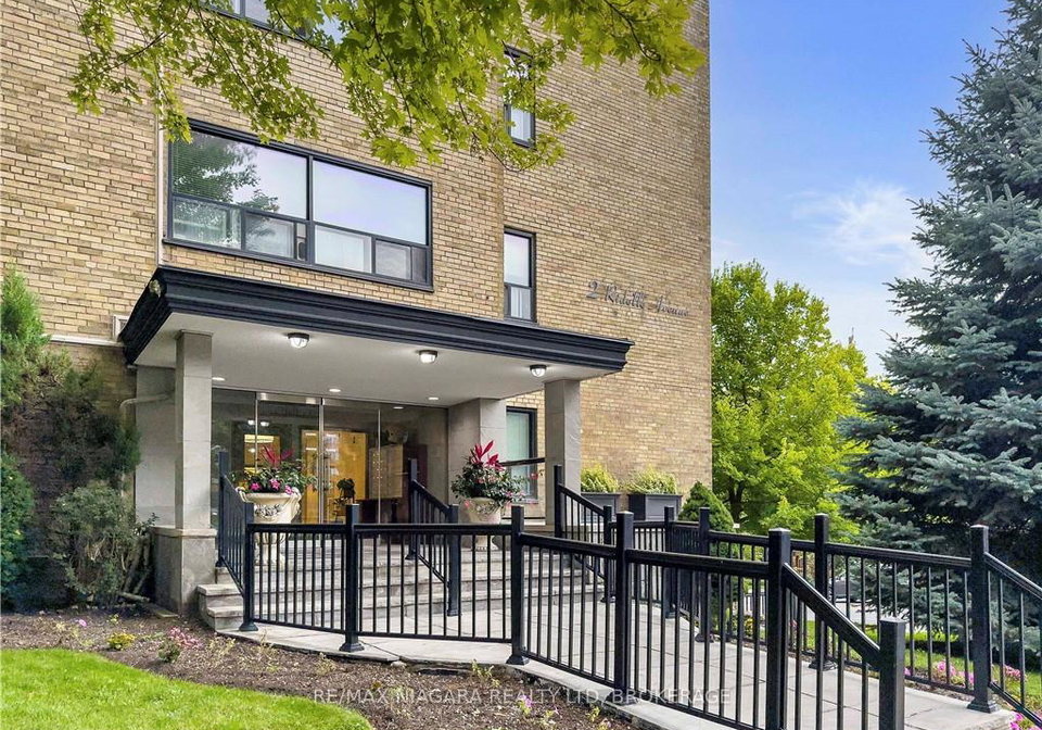 2-ridelle-avenue-toronto-ontario-c12159733