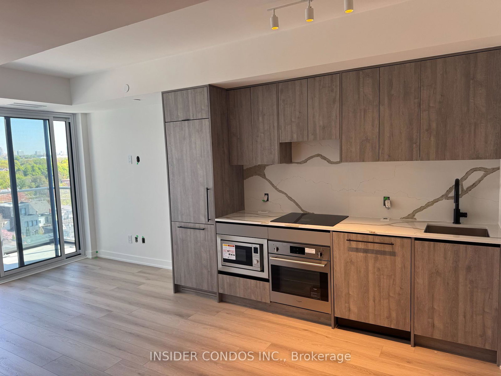 5-lakeview-avenue-toronto-ontario-c12159956
