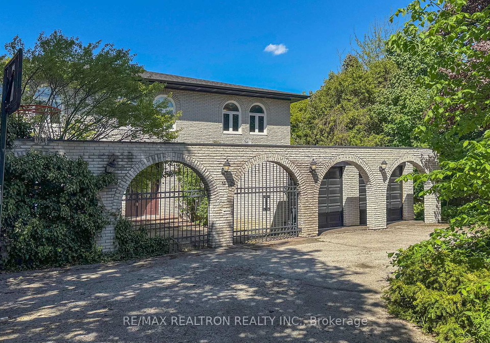 32-bobwhite-crescent-north-york-ontario-c12160617