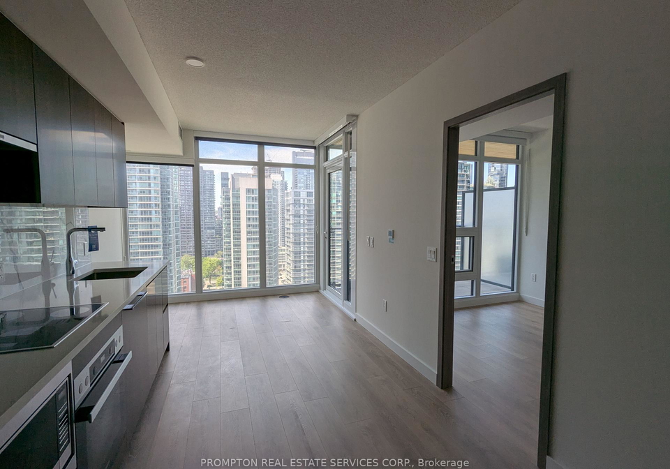 1-concord-cityplace-way-toronto-ontario-c12160715