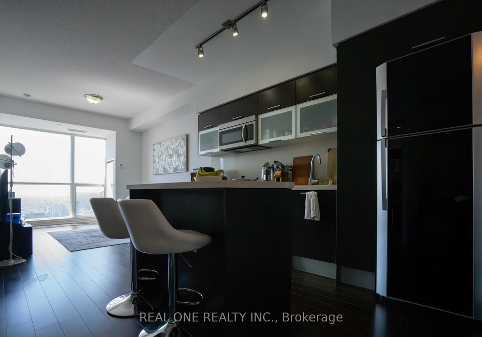 386-yonge-street-toronto-ontario-c12160897