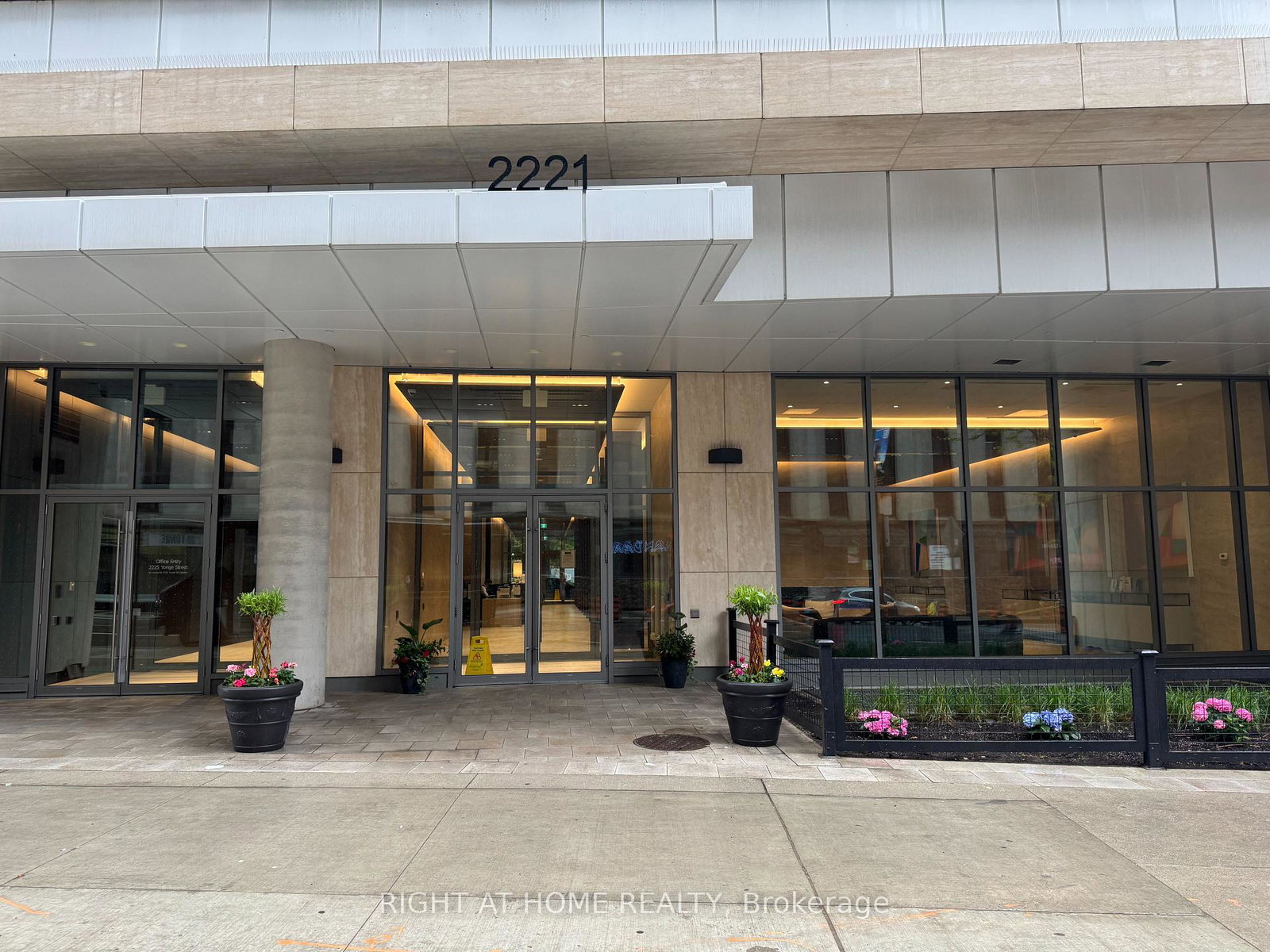 2221-yonge-street-toronto-ontario-c12161342