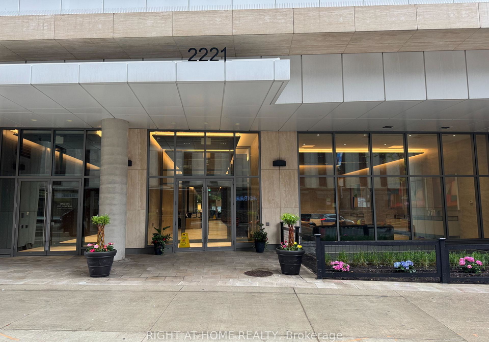 2221-yonge-street-toronto-ontario-c12161342