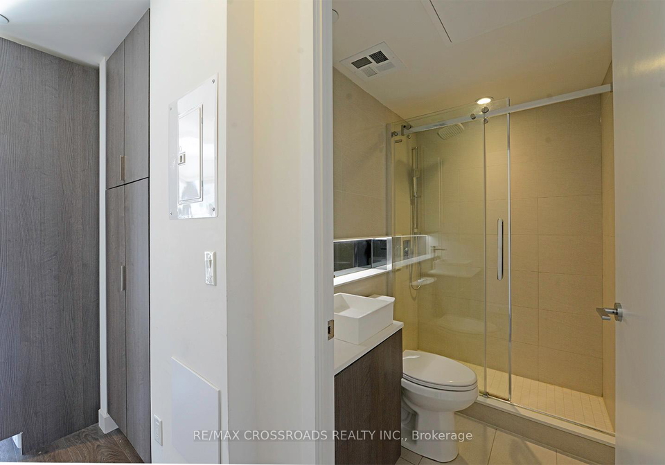215-queen-street-w-toronto-ontario-c12163751