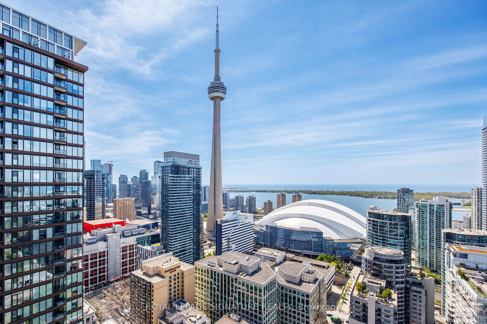 88-blue-jays-way-s-toronto-ontario-c12163779