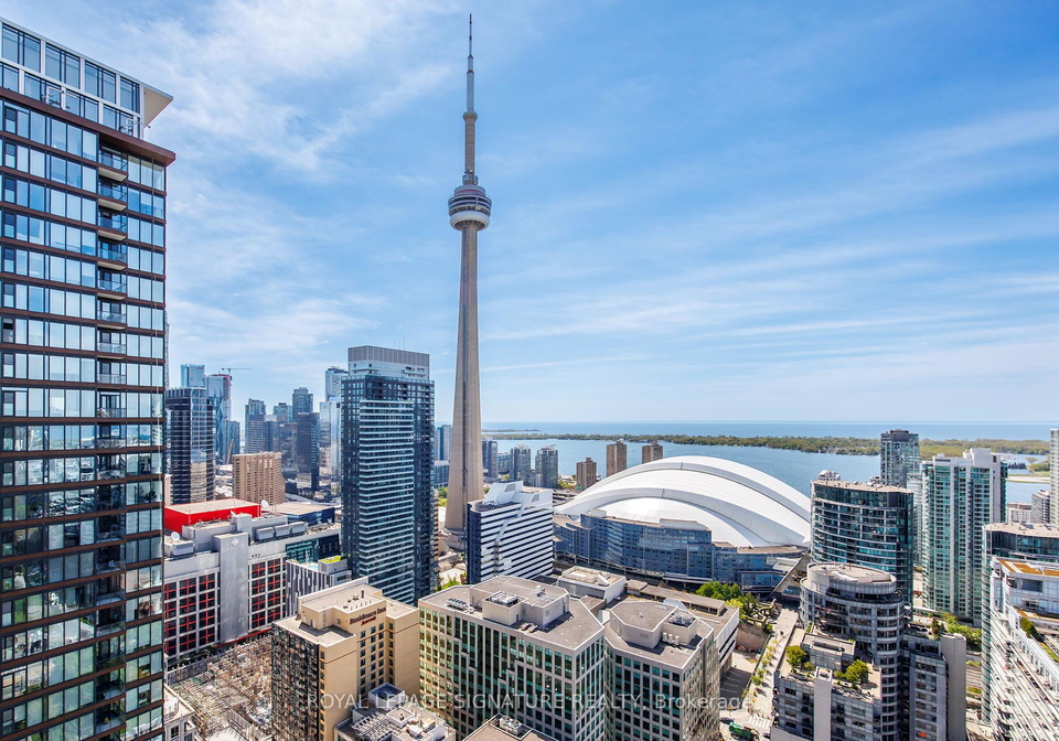 88-blue-jays-way-s-toronto-ontario-c12163779