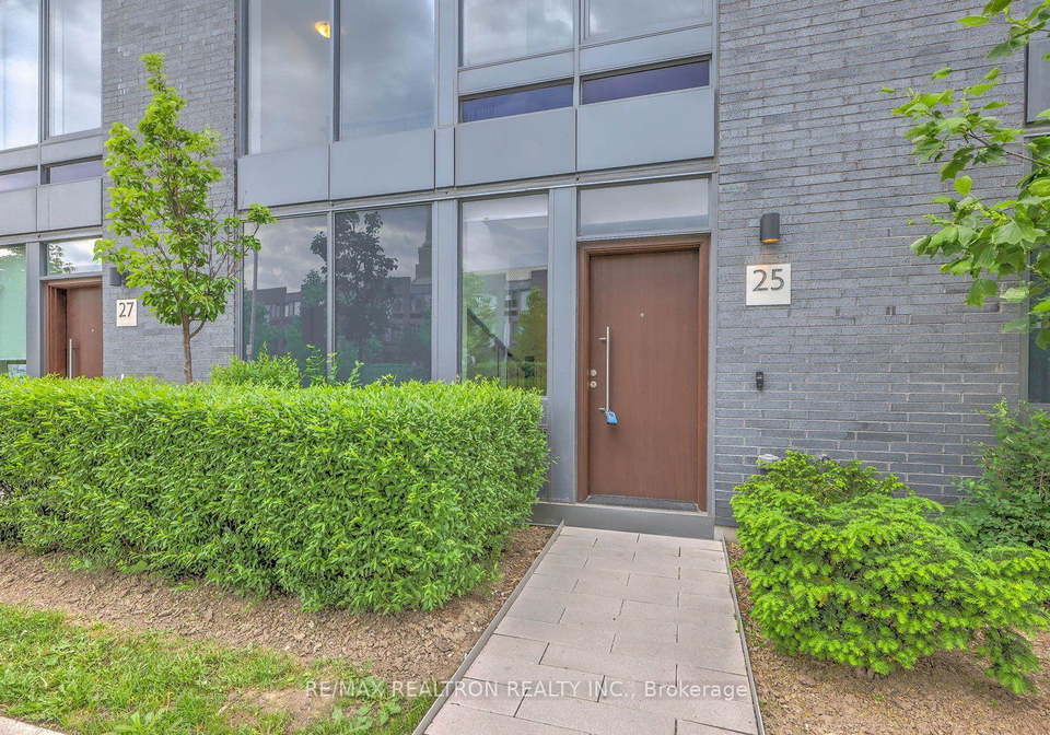 25-sonic-way-east-york-ontario-c12164762