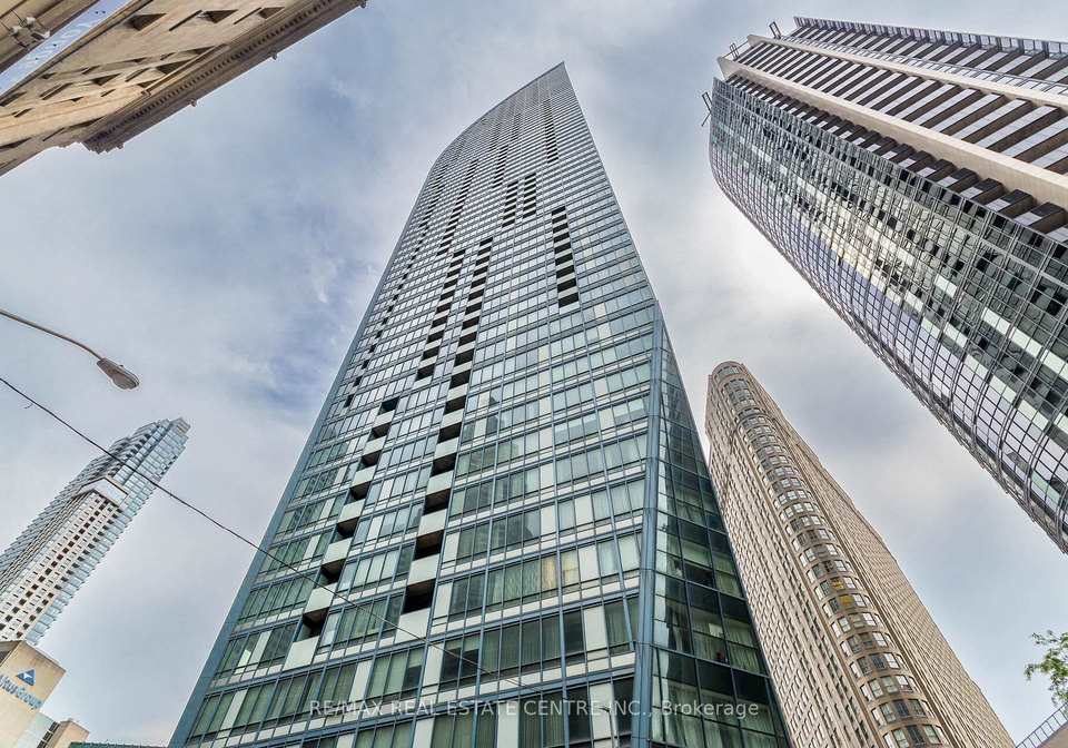 8-the-esplanade-toronto-ontario-c12166839