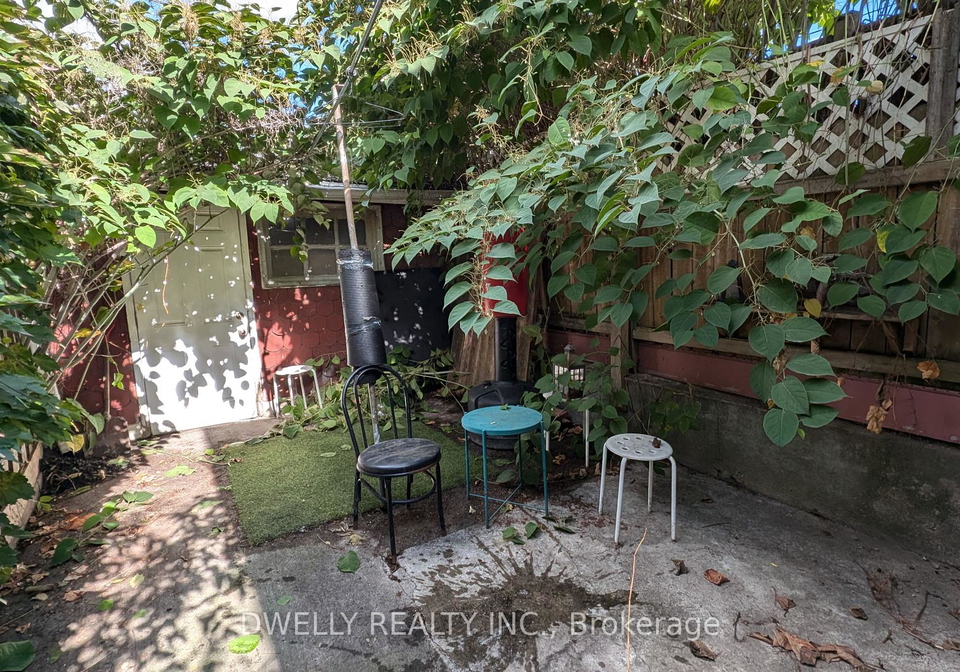 662-dundas-street-w-toronto-ontario-c12167674