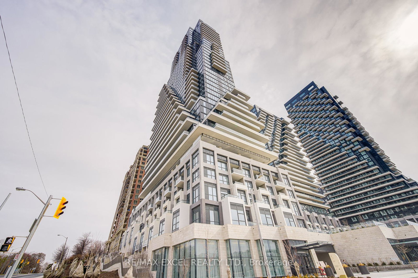 10-inn-on-the-park-drive-north-york-ontario-c12167798