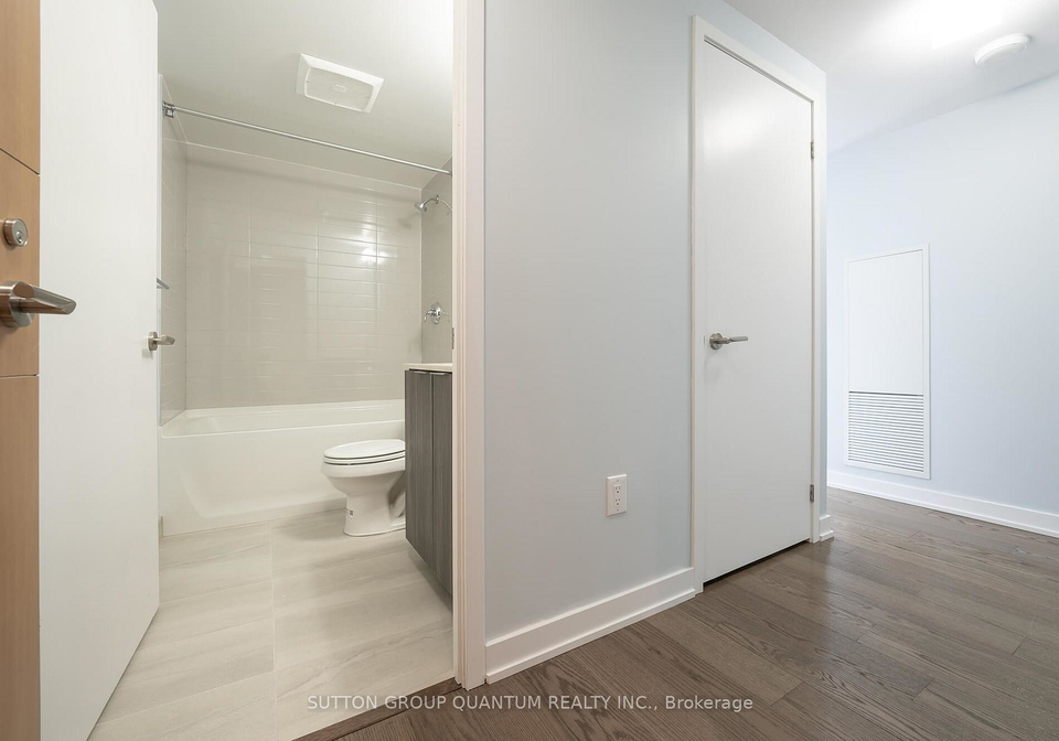 11-wellesley-street-w-toronto-ontario-c12168168