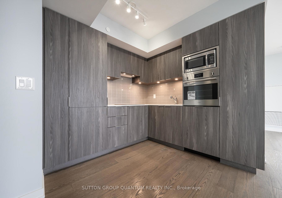 11-wellesley-street-w-toronto-ontario-c12168168