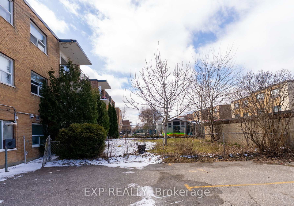 12-fraserwood-avenue-toronto-ontario-c12171058
