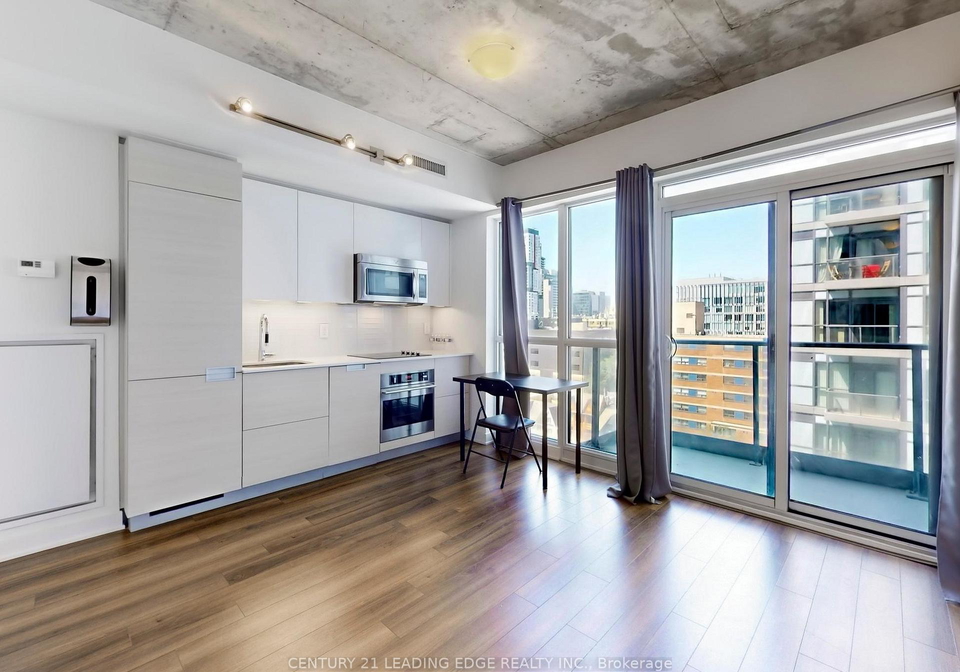 210-simcoe-street-toronto-ontario-c12173308