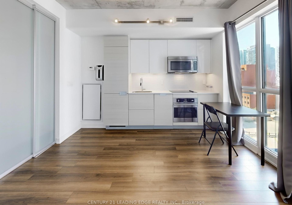 210-simcoe-street-toronto-ontario-c12173308