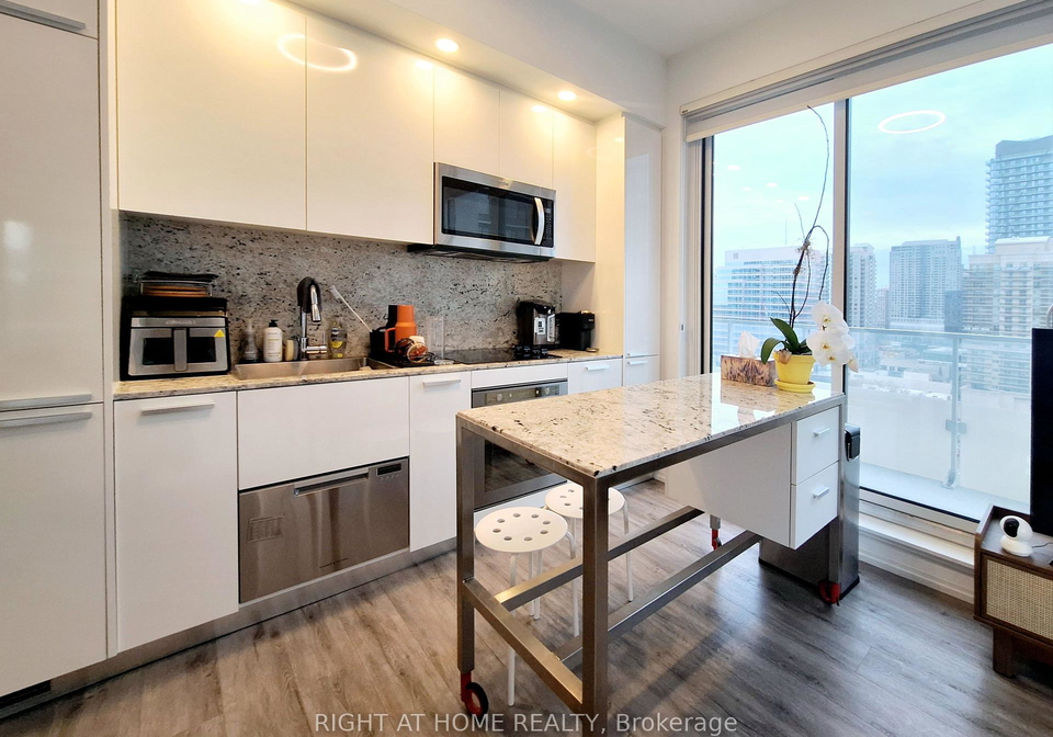 75-canterbury-place-toronto-ontario-c12174663
