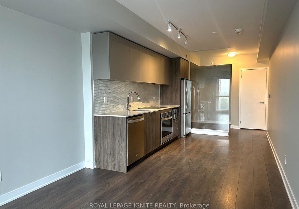 2-sonic-way-east-york-ontario-c12176641