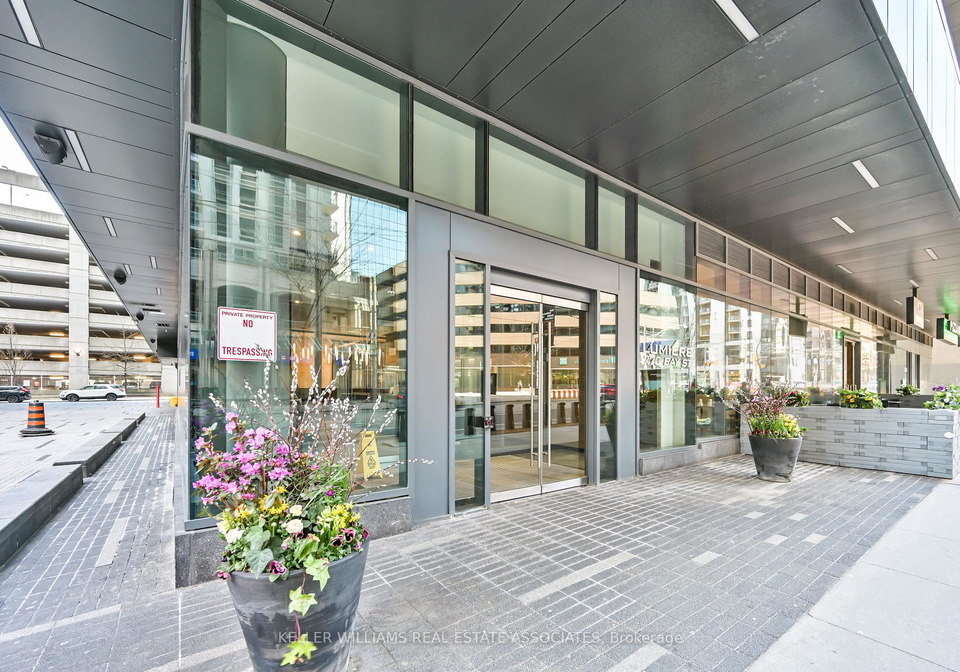 770-bay-street-toronto-ontario-c12178081