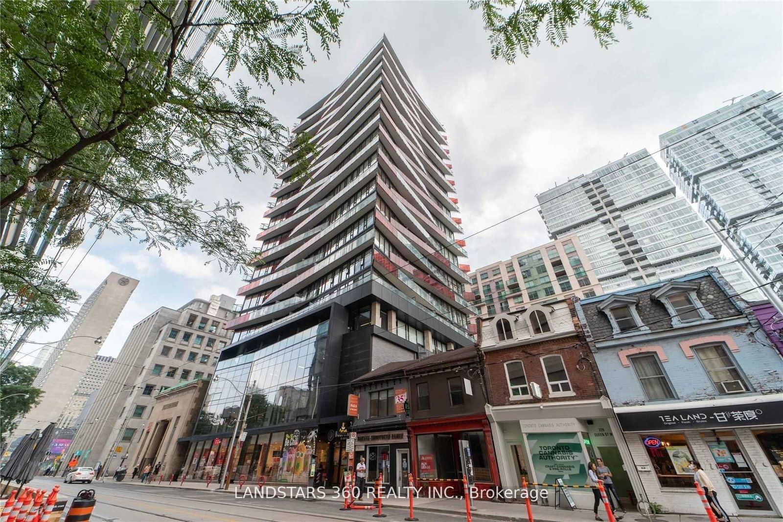 215-queen-street-w-toronto-ontario-c12179557