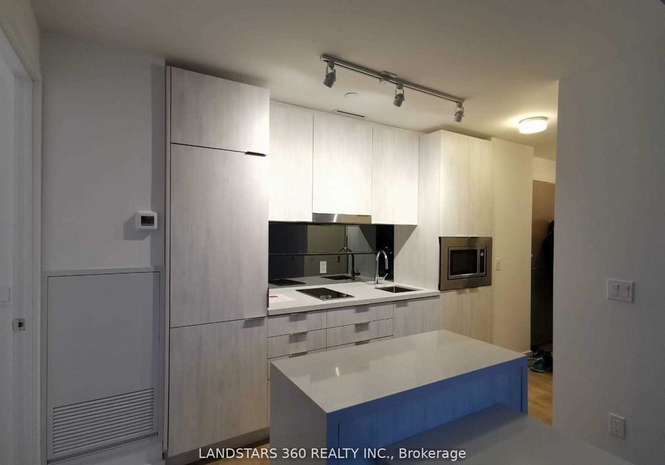215-queen-street-w-toronto-ontario-c12179557