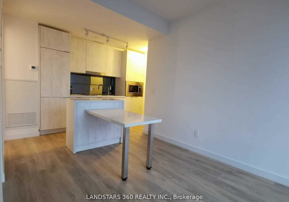 215-queen-street-w-toronto-ontario-c12179557