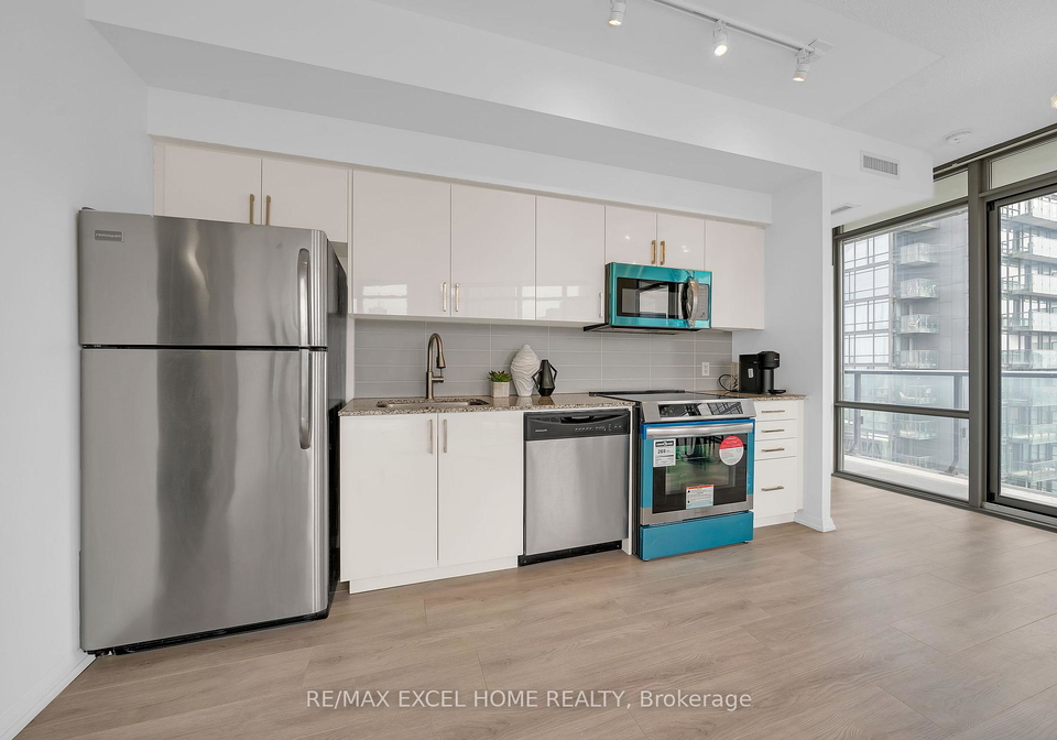 832-bay-street-toronto-ontario-c12182295