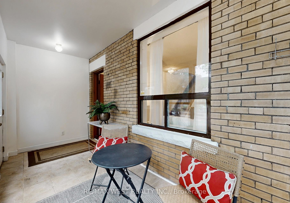 613-lansdowne-avenue-toronto-ontario-c12182481