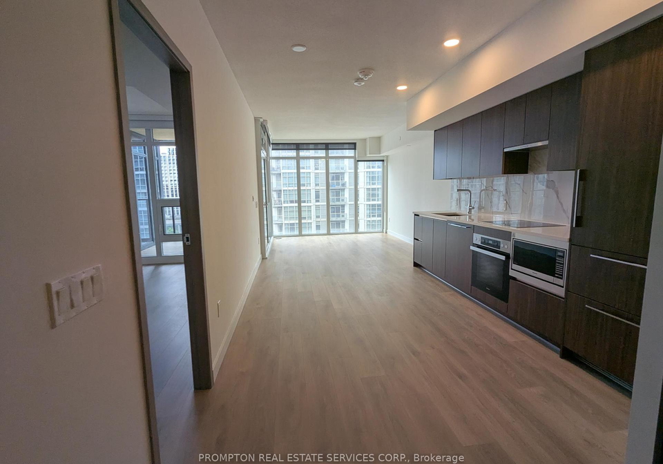 1-concord-cityplace-way-toronto-ontario-c12183000