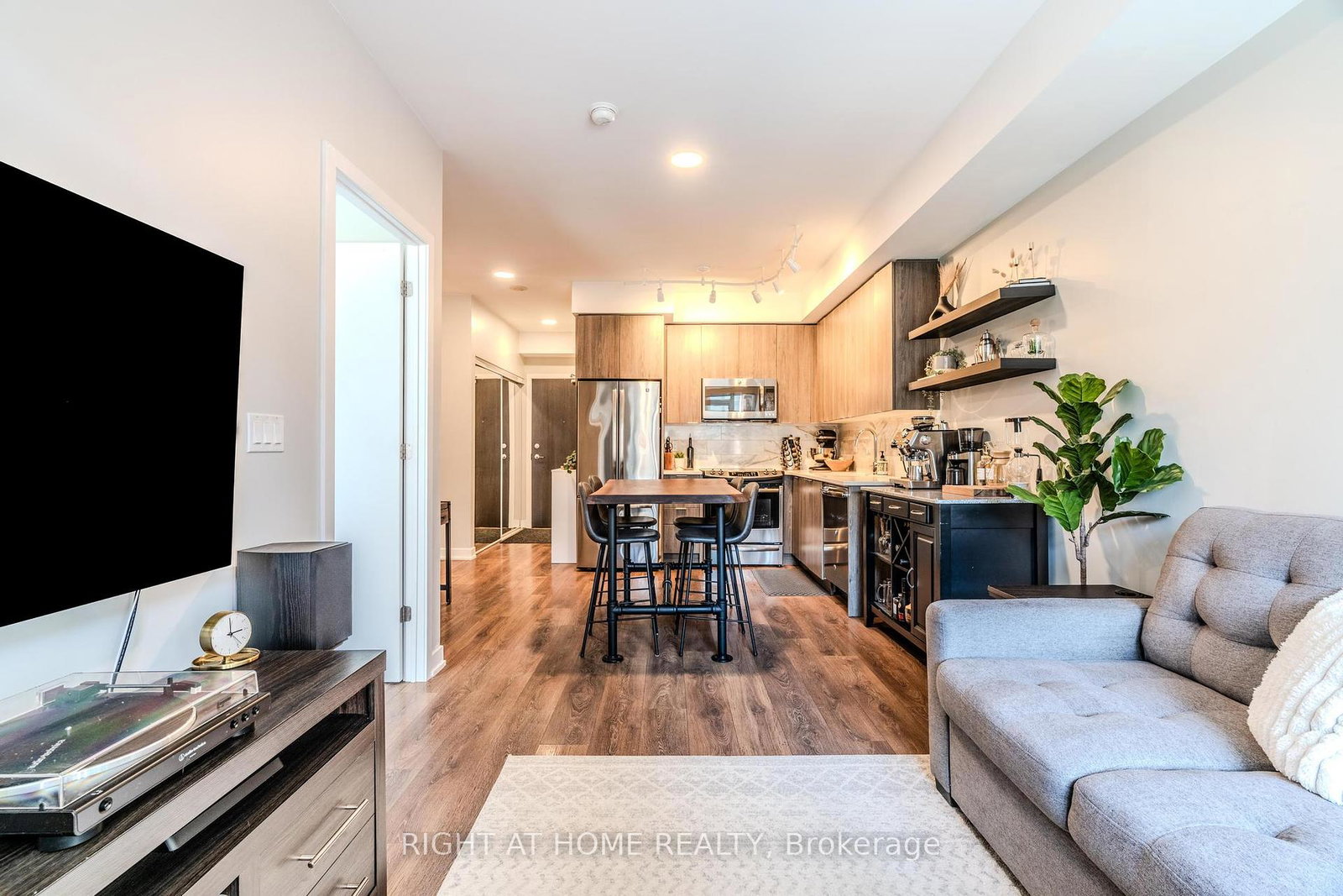 50-bruyeres-mews-toronto-ontario-c12183053