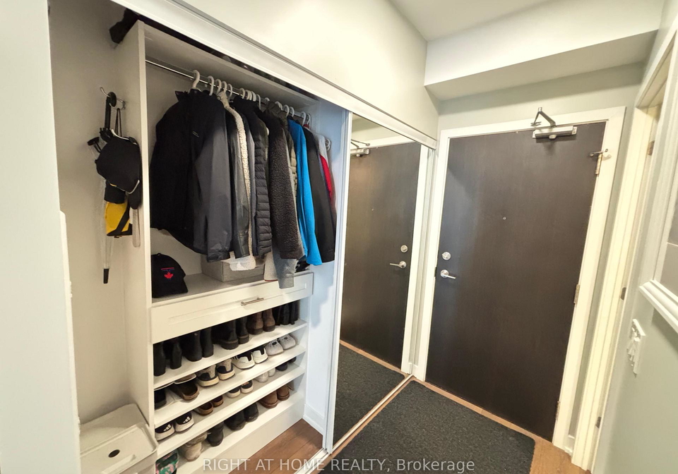 50-bruyeres-mews-toronto-ontario-c12183053
