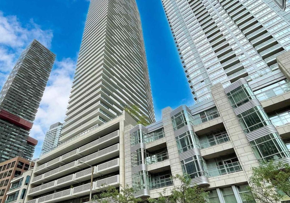 2221-yonge-street-toronto-ontario-c12183785