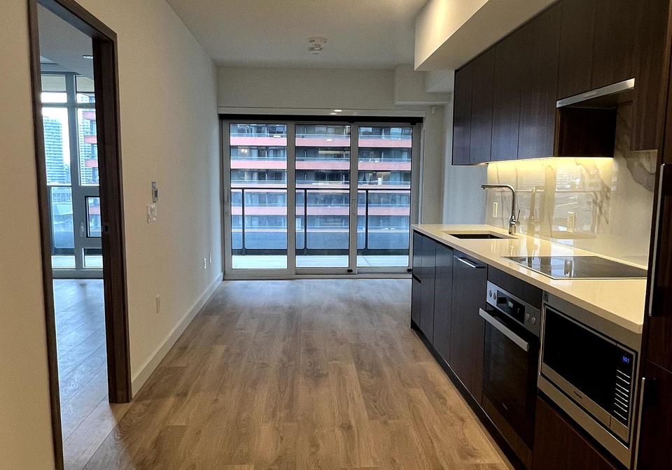3-concord-cityplace-way-toronto-ontario-c12186113