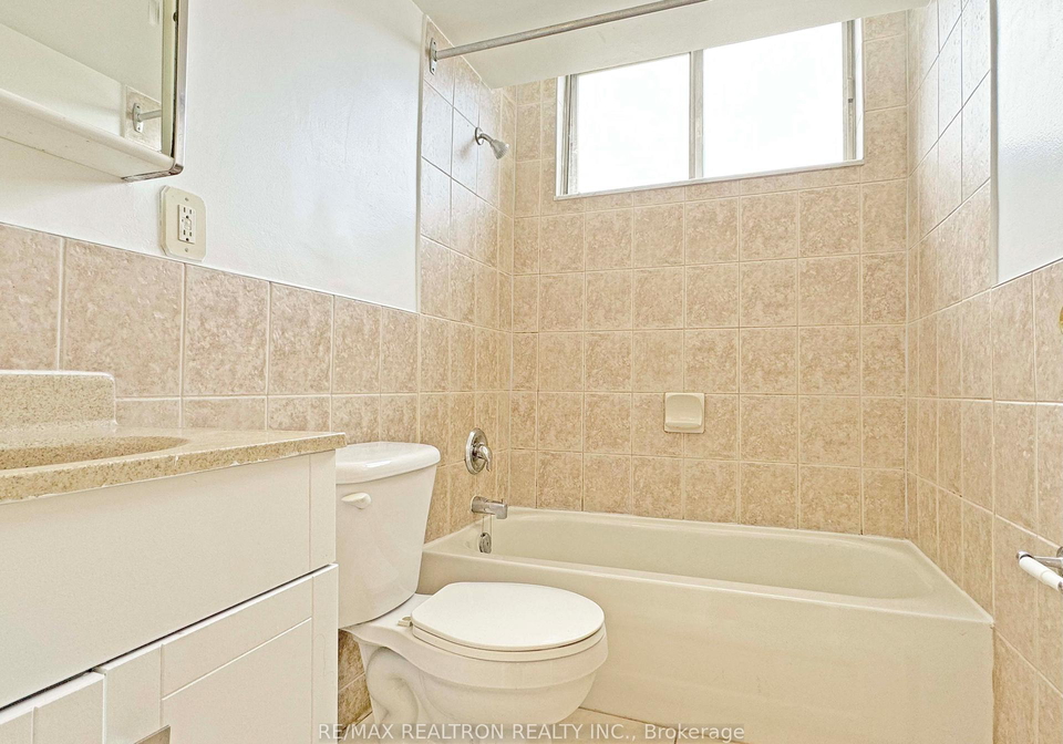 525-eglinton-avenue-e-toronto-ontario-c12187293