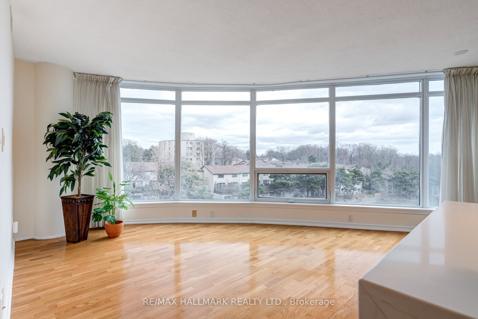 18-valley-woods-road-north-york-ontario-c12187609