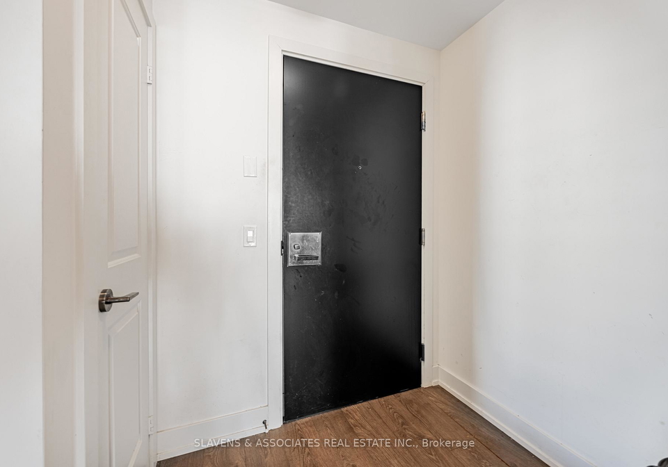 11-lillian-street-toronto-ontario-c12189708