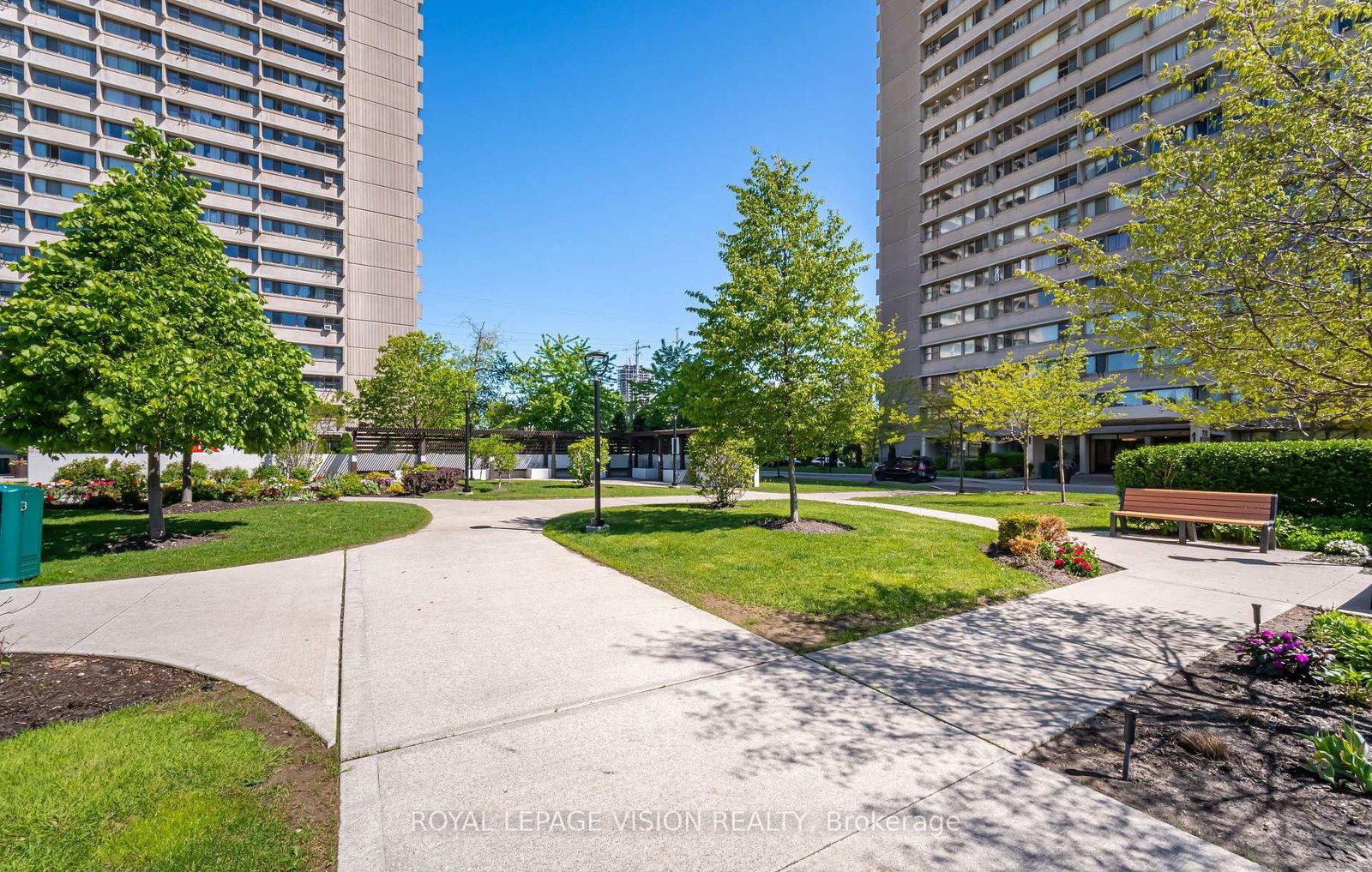 715-don-mills-road-east-york-ontario-c12190581