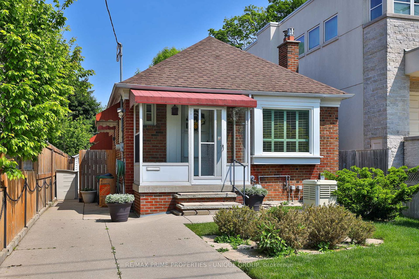 598-broadway-avenue-east-york-ontario-c12192009