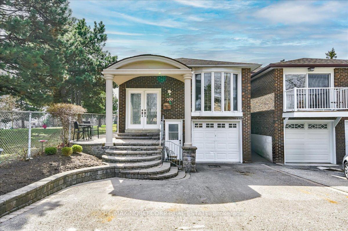 300-cherokee-boulevard-north-york-ontario-c12192020