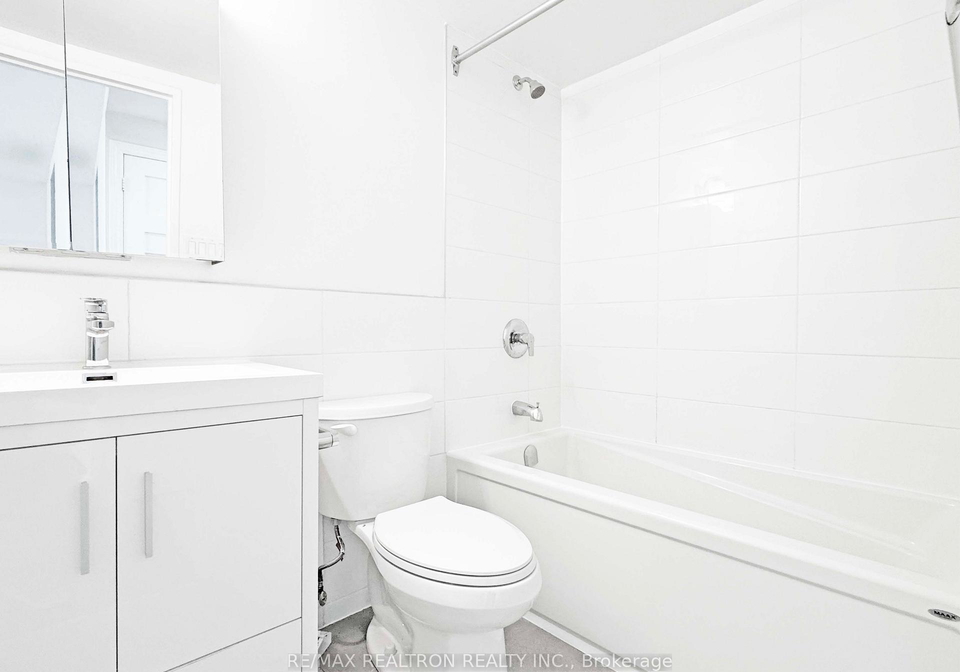 33-isabella-street-toronto-ontario-c12192227