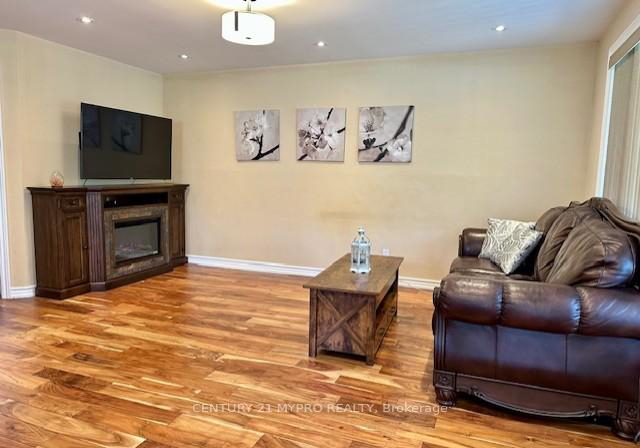 19-flavian-crescent-north-york-ontario-c12193121