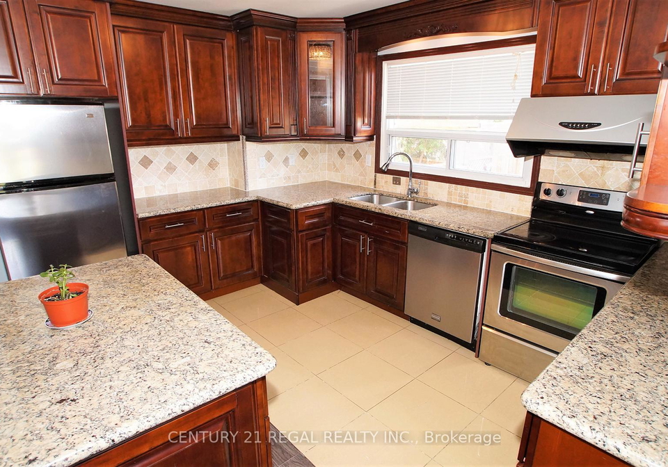 32-niantic-crescent-north-york-ontario-c12193287
